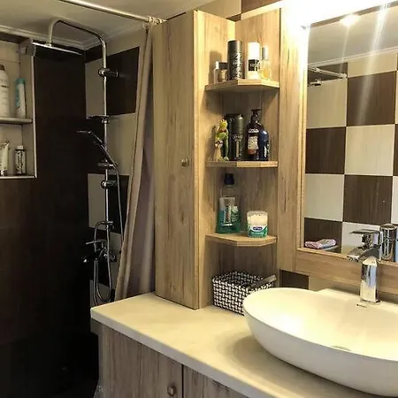 Διαμέρισμα Renovated Flat In The Heart Of With Huge Balcony ανακαινισμένο στο κέντρο της καρδίτσας με μεγάλο μπαλκόνι